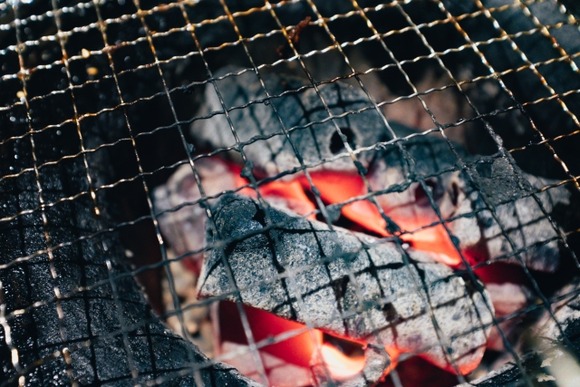 【埼玉】自宅でバーベキュー、消火不良か 2階建て住宅全焼