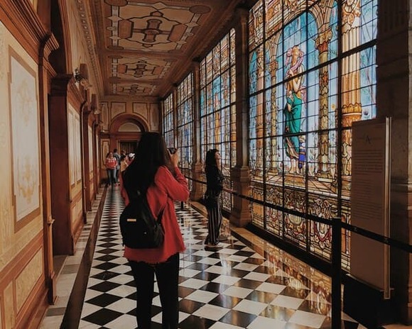 実は「一人でいる時の方が楽しめること」　1位映画鑑賞　2位買い物　3位旅行　マジか！？