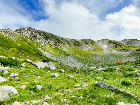 【画像】    山小屋、朝定食 1500円・・・