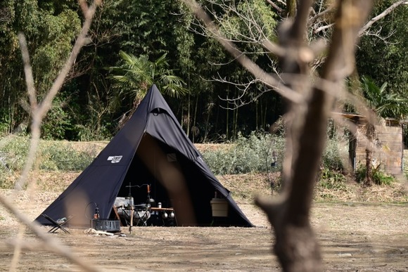 【キャンプ】自分のサイトでタバコはいいんじゃない？焚き火で煙や火の粉飛ばすんだから