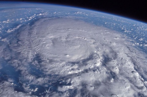 宇宙から見た台風