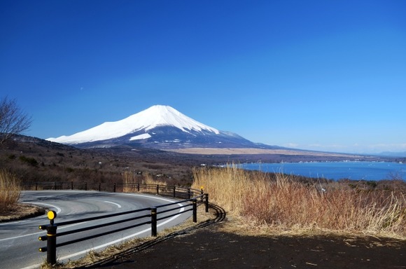 今からドライブで山梨行くんだがオススメスポットあるか？