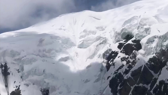 パキスタン北部のスパンティーク（7027メートル）で遭難した日本人男性2人うち1人の遺体を収容