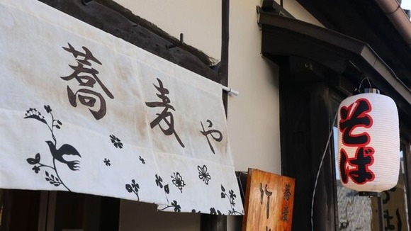 「お子様も1品お願いします」…夏休みの観光地、食べきれないとわかっていながら『1,100円のざるそば』を注文した4歳子連れ母の困惑