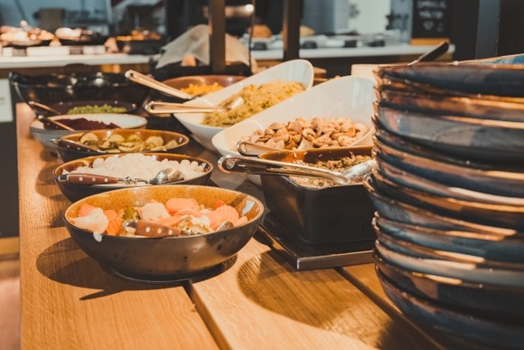 「朝食時に景色の良い席に座りたい」先着順でかなわず…従業員殴った東京在住の中国人観光客を逮捕