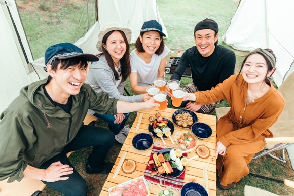彼女が男も含む友達とキャンプ、普通は許せるものですか？