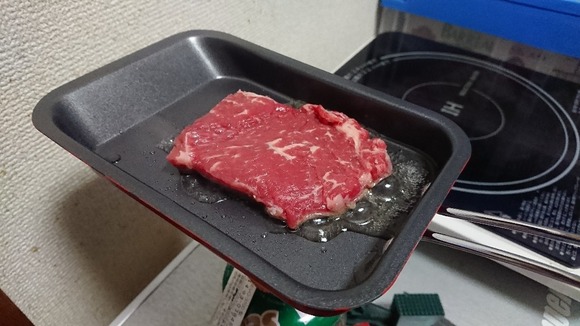 893