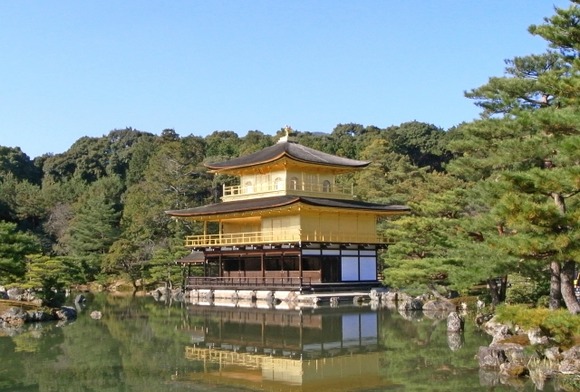 1人旅行中なんだけど旅行先の通行人に写真お願いしてもええよな？