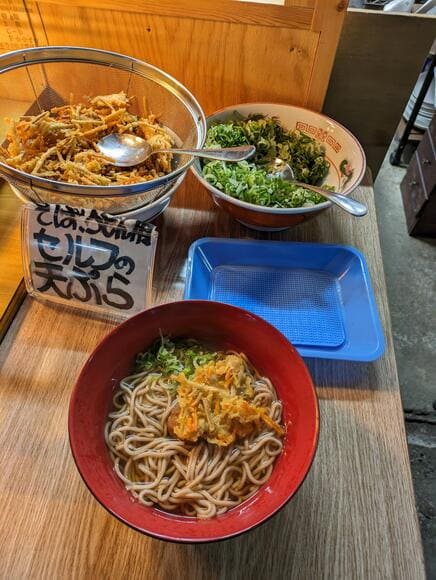 【画像】朝市に来た！食いたいもんだらけで困ってる