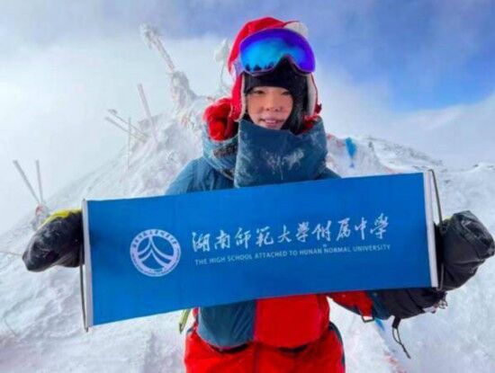 【中国】16歳の女子高生、エベレスト登頂に成功！
