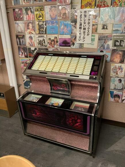 785