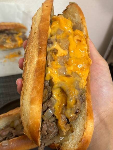 【画像】「チーズステーキ」をパンから作ってみた！