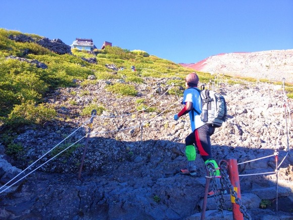 富士山の吉田ルートや他のルートにある岩場がとても怖くて心配です