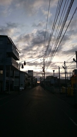 423