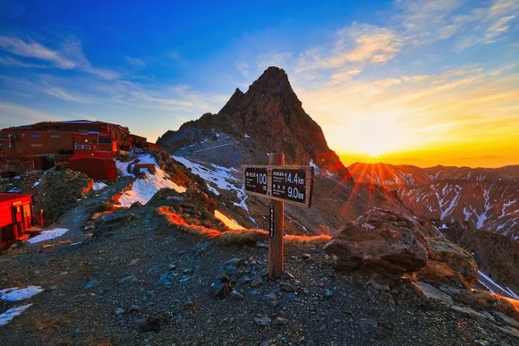 槍ヶ岳山荘近辺でdocomo（4G）ほとんど繋がらなかったんだけど、あんなもんなの？