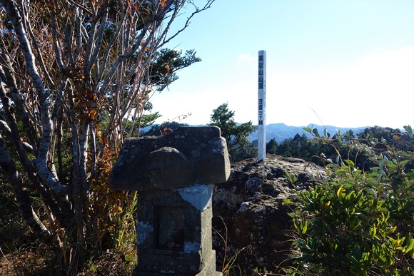 【悲報】標高330mの山で遭難したジジイ、3日で捜索を打ち切られる