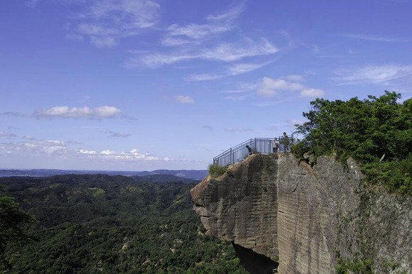 【画像】いい天気だったから良い眺めの所にいった