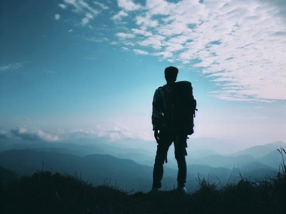 登山道を外れて歩くと踏み跡ができて植生が衰退します