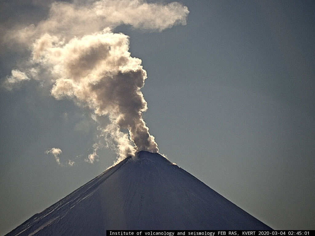 カムチャツカ半島 クリュチェフスカヤ山が噴火 溶岩噴き上げ噴煙 6000メートル 登山ちゃんねる カムチャツカ半島 クリュチェフスカヤ山が噴火 溶岩噴き上げ噴煙 6000メートル 登山ちゃんねる