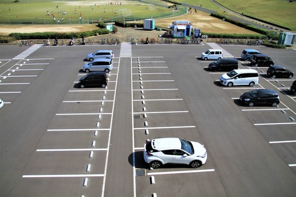 トナラー「駐車場空いてるのに敢えて隣に停める。敢えてね。」