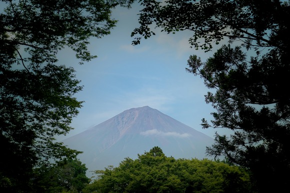 富士山から高尾山まで徹夜して登山するイかれた奴見つけてしまう