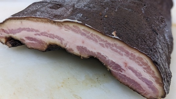 【画像】ワイ、ベーコンを自作してしまう