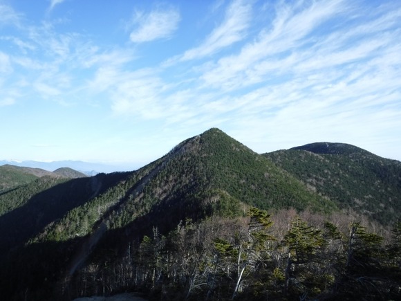 甲武信ヶ岳で滑落した女性、怪我なしだって