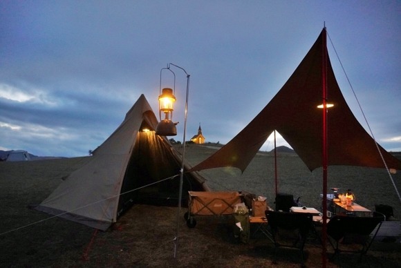 ネット「上級キャンパーはテントなんか買わずにタープだけで泊まります」