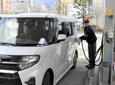 「地方で車は必需品。何とかして」「受け入れるしか…」　リッター190円超え目前