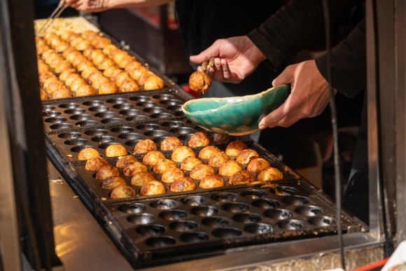 【悲報】夏祭りのタコ焼きの値段、限界突破