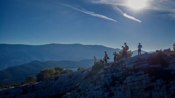 ヘルメット持ってくとき難所以外ザックにくくりつけたままの人見るけど何で被らないんだろうか