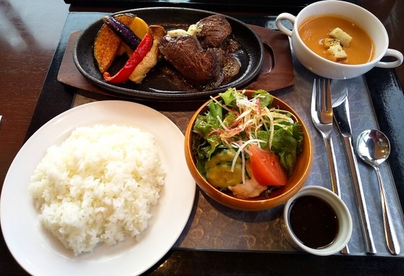 その辺の食べ物にワクワクしなくなってきちゃった