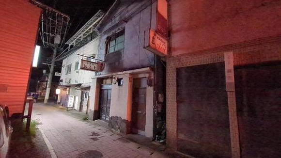 【画像】暇だから温泉がある夜の街に来た