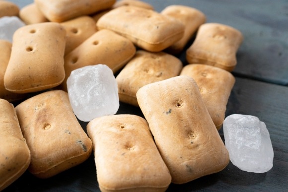 乾パンとかいう激旨な缶詰ｗｗｗｗｗｗｗｗｗｗｗｗｗｗ