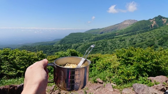 山では生麺か、携帯性を考えれば棒ラーメンになるかな