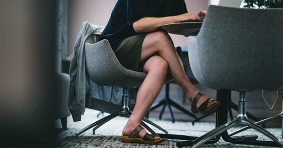 「ハーフパンツはキモい」露骨な“おじさん差別”が見過ごされる〈社会のバグ〉
