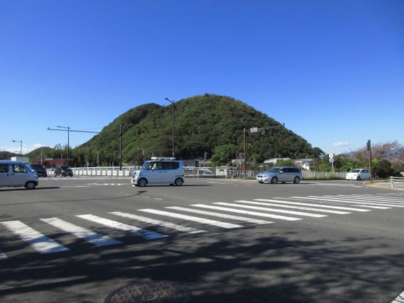 マチアプ彼氏と高麗山きたけど途中で動けなくて置いてかれたデブスだけど質問ある？