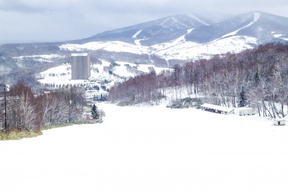 【棲み分け】スキー場料金パラレル　訪日客200万円、北海道民4100円