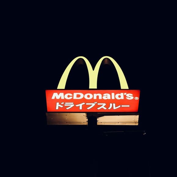 離島の民ワイ、車で10分船で1時間30分弱かけてマクドナルドに行く…