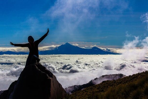 軽量テントを買ったのに、鍛造ペグとハンマーが荷物の重量の1/3を占めている奴がいたw