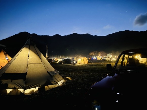 キャンプって寝袋で寝るのが楽しいのか？