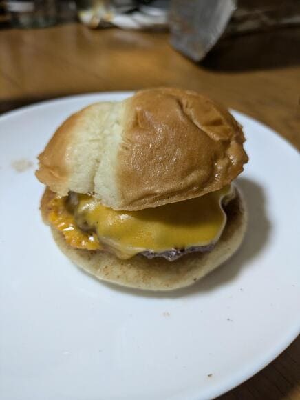 【画像】残念チーズバーガー焼いてく