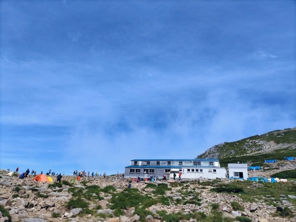 登山で長時間歩くとくるぶし擦れて痛くなる