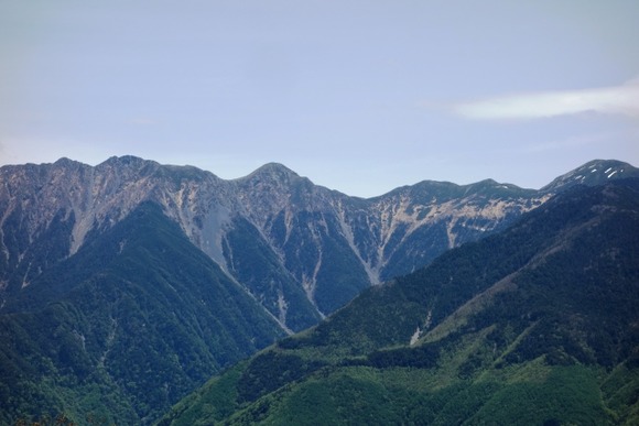 遭難で餓死した人が山道から500メートルくらいのとこで迷ってた形跡あったとかよくあるらしい