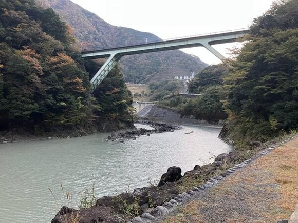 【画像】キャンプ場でおんjやってる悲しい男