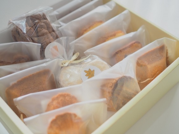 窓際社員ワイ「あ、あのぉ…旅行行ってきたんでお土産買ってきました」周りの社員「…………」