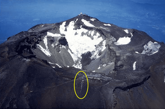 【悲報】富士山、し尿垂れ流し・・・