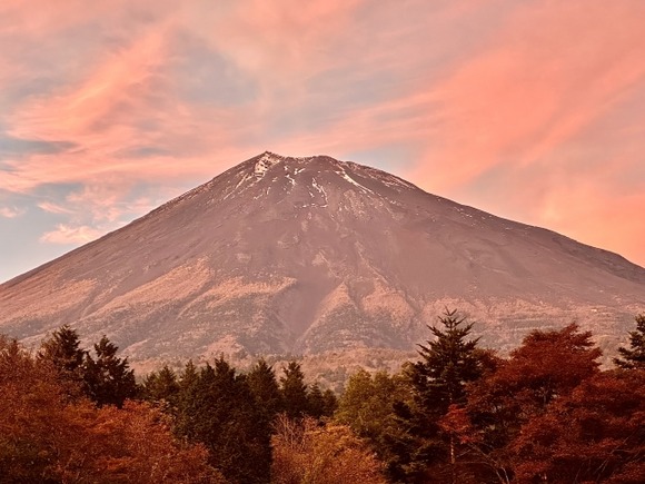 閉山後の富士登山、25年は3割増　遭難の危険性高く救助有料化も検討