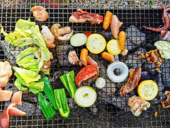せっかくのBBQでトウモロコシとかピーマン焼いてる奴何考えてんだよ