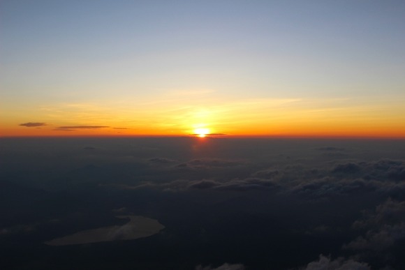 富士山、白山、白馬岳、槍ヶ岳、奥穂高岳、北岳、雲取山、玉山とかの山頂でご来光みたけど良さよく分かんないや